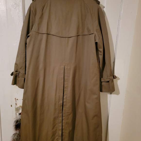 Great condition Burberry trench coat with removable liner - Picture 11 of 15